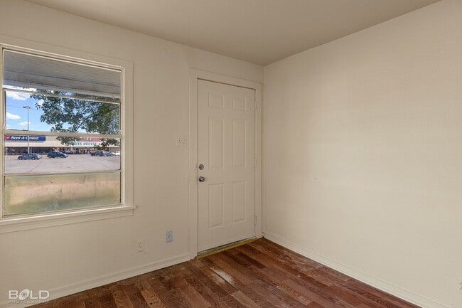 Building Photo - 2617 Waggoner Ave