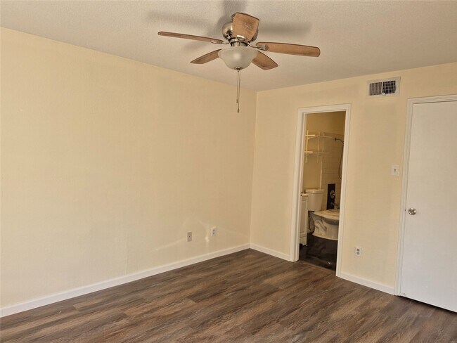 Building Photo - 10847 Braes Bend Dr