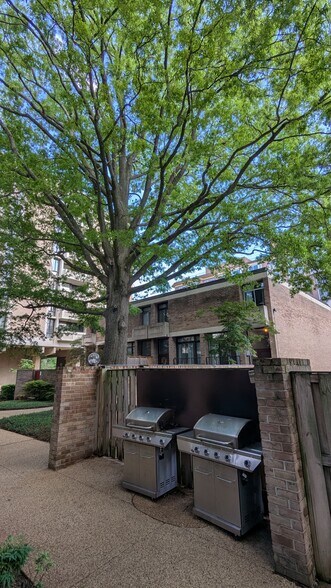 Outdoor gas grills available year-round in shady spot. - 490 M St SW