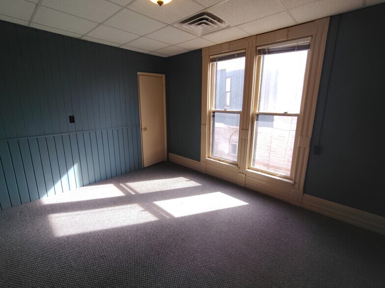 Building Photo - 714 W Main St