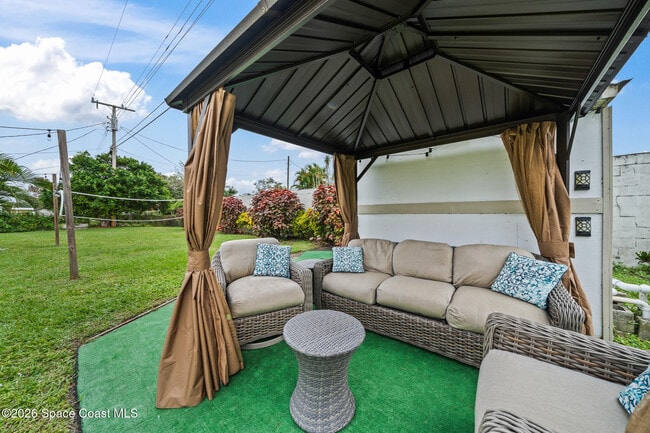 Building Photo - 295 Spruce Ave