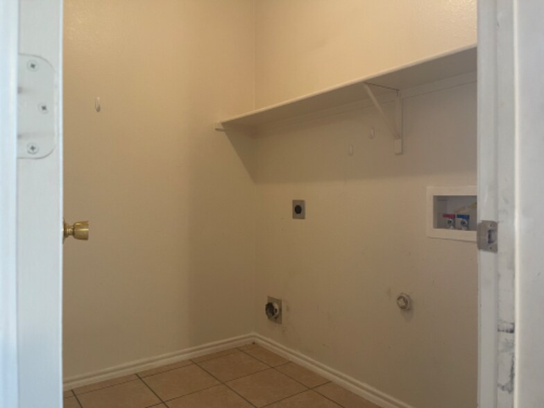 Building Photo - 12970 Vassar Dr