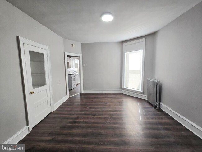 Building Photo - 925 S 59th St