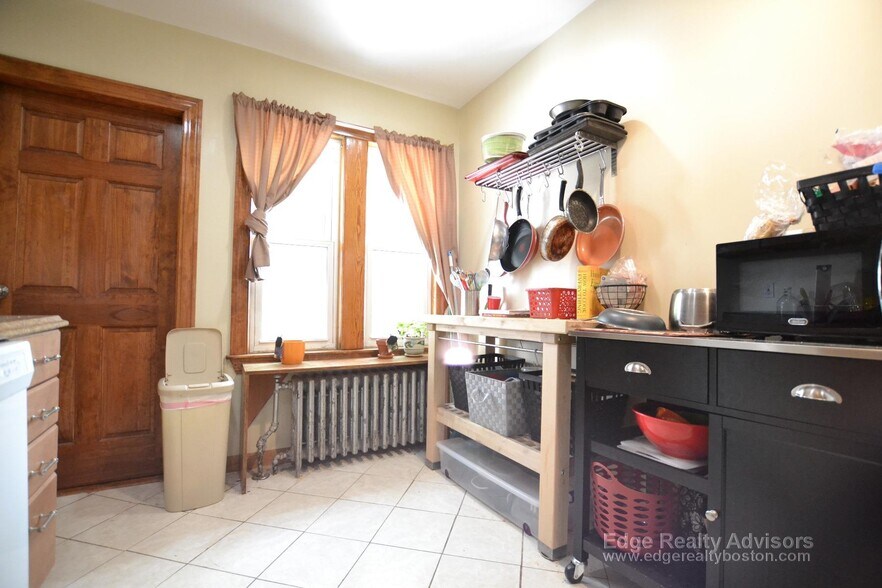 Building Photo - 27 S Crescent Circuit