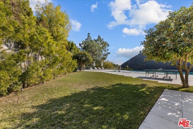 Building Photo - 1650 Clear View Dr