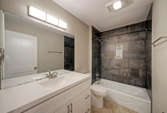 Building Photo - 104 Skyloop Dr