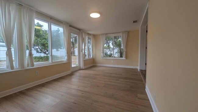 Building Photo - 4019 28th Ave N