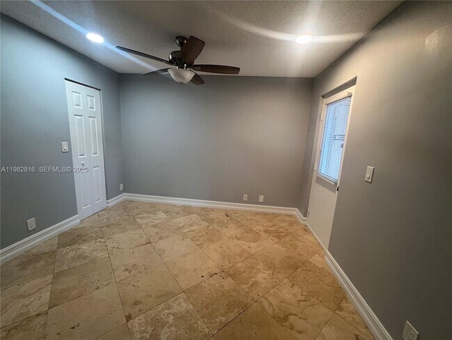 Building Photo - 9777 Westview Dr