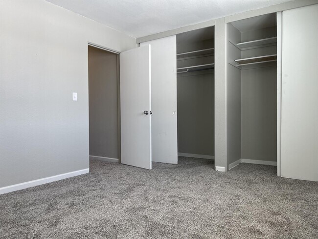 Building Photo - 600 Sara St