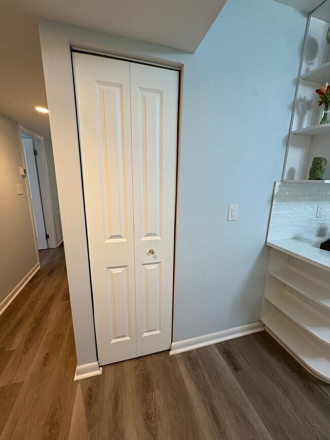 Building Photo - 2510 Lake Ellen Dr