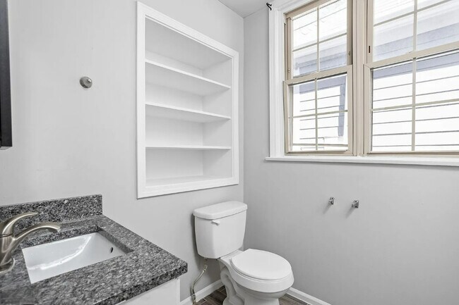 Building Photo - 1526 Lawton Ave