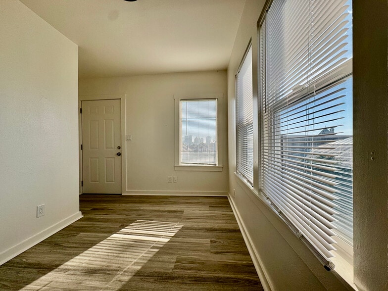 Building Photo - 695 30th St