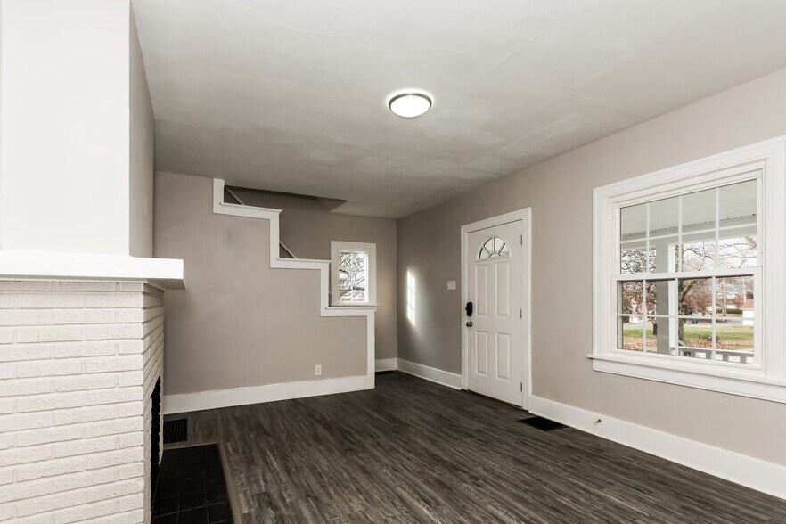 Building Photo - 736 McCleary Ave