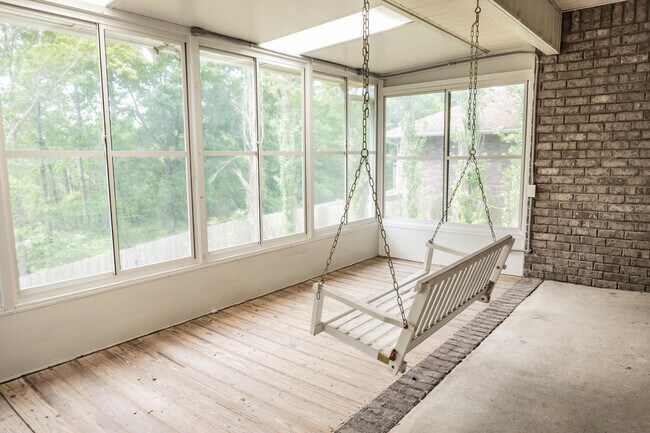 Building Photo - 211 Foxchase Way