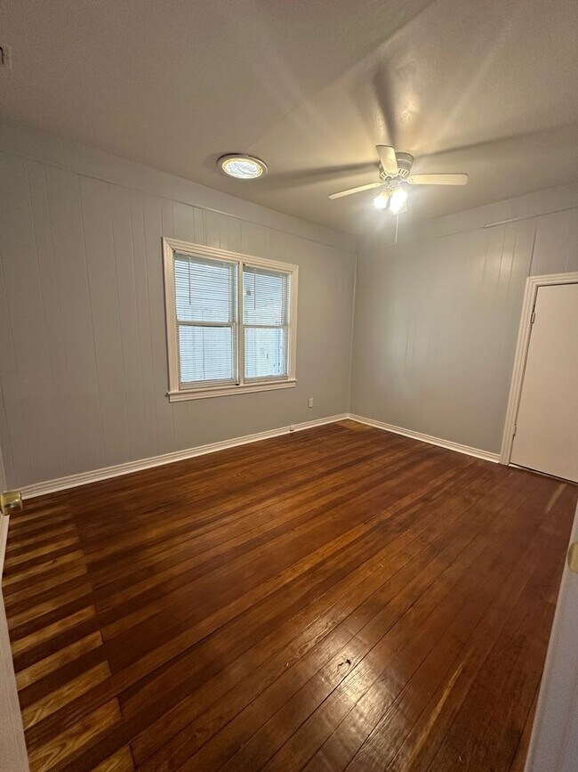 Building Photo - 1700 S Lincoln St