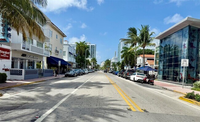 Building Photo - 901 Collins Ave