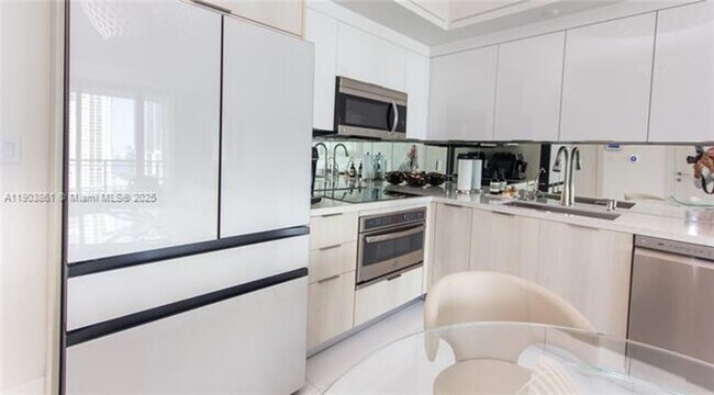 Building Photo - 92 SW 3rd St