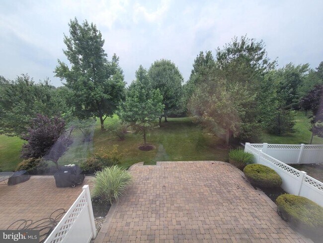 Building Photo - 35 Tudor Ct