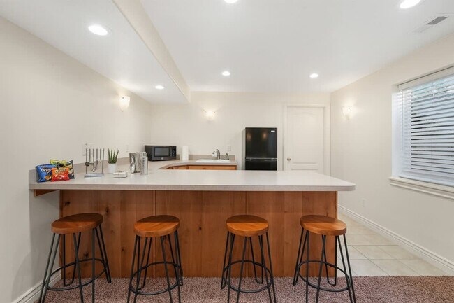 Building Photo - 2253 N 10 W