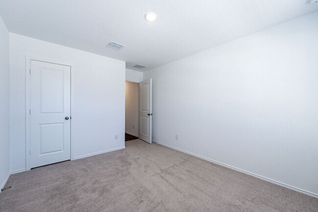 Building Photo - Charming Sunlit 4-Bedroom 2-Bathroom Home!