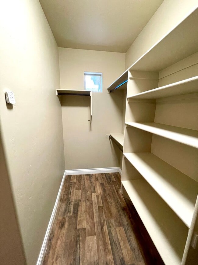 Building Photo - Elegant 3 Bedroom, 2 bathroom Home in Legacy Ranch Neighborhood in Central Kingman!
