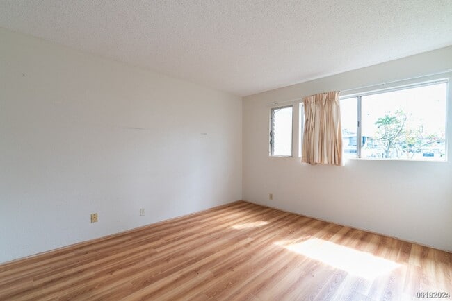 Building Photo - Desirable 2BR/1BA/1PKG in Waipio!! 94-1041...