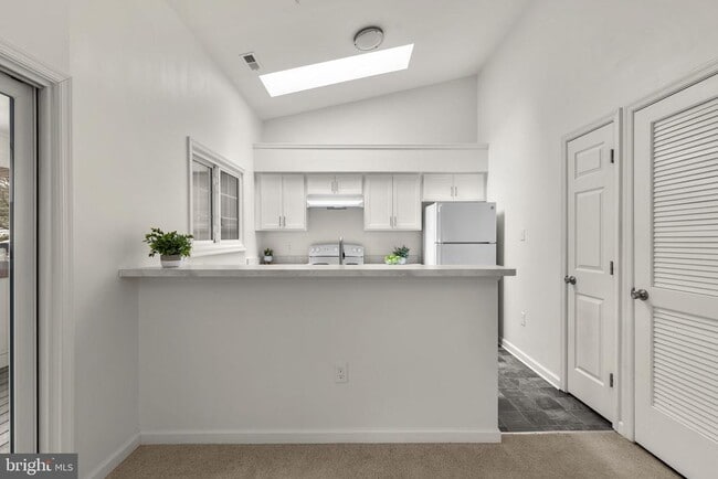 Building Photo - 14225 Jib St