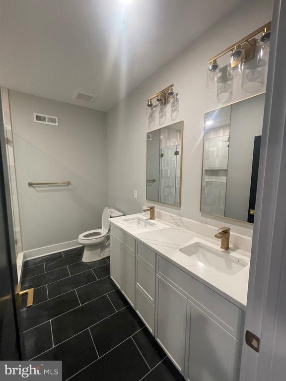 Building Photo - 7521 Ridge Ave