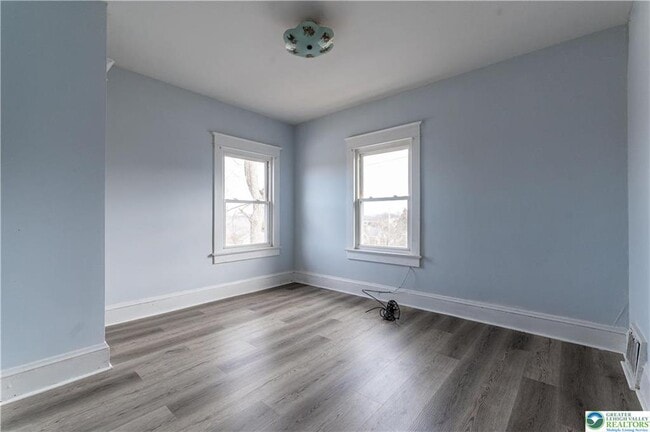 Building Photo - 2001 Ferry St