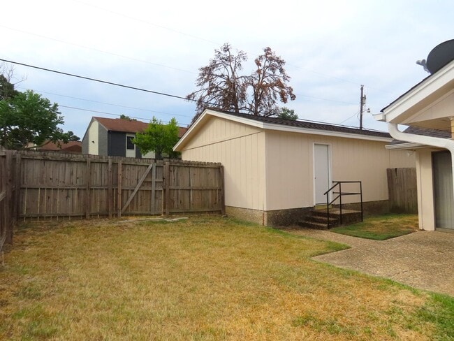 Building Photo - Near UT Tyler! 2 Bedroom, 2 Bath Duplex w/Garage