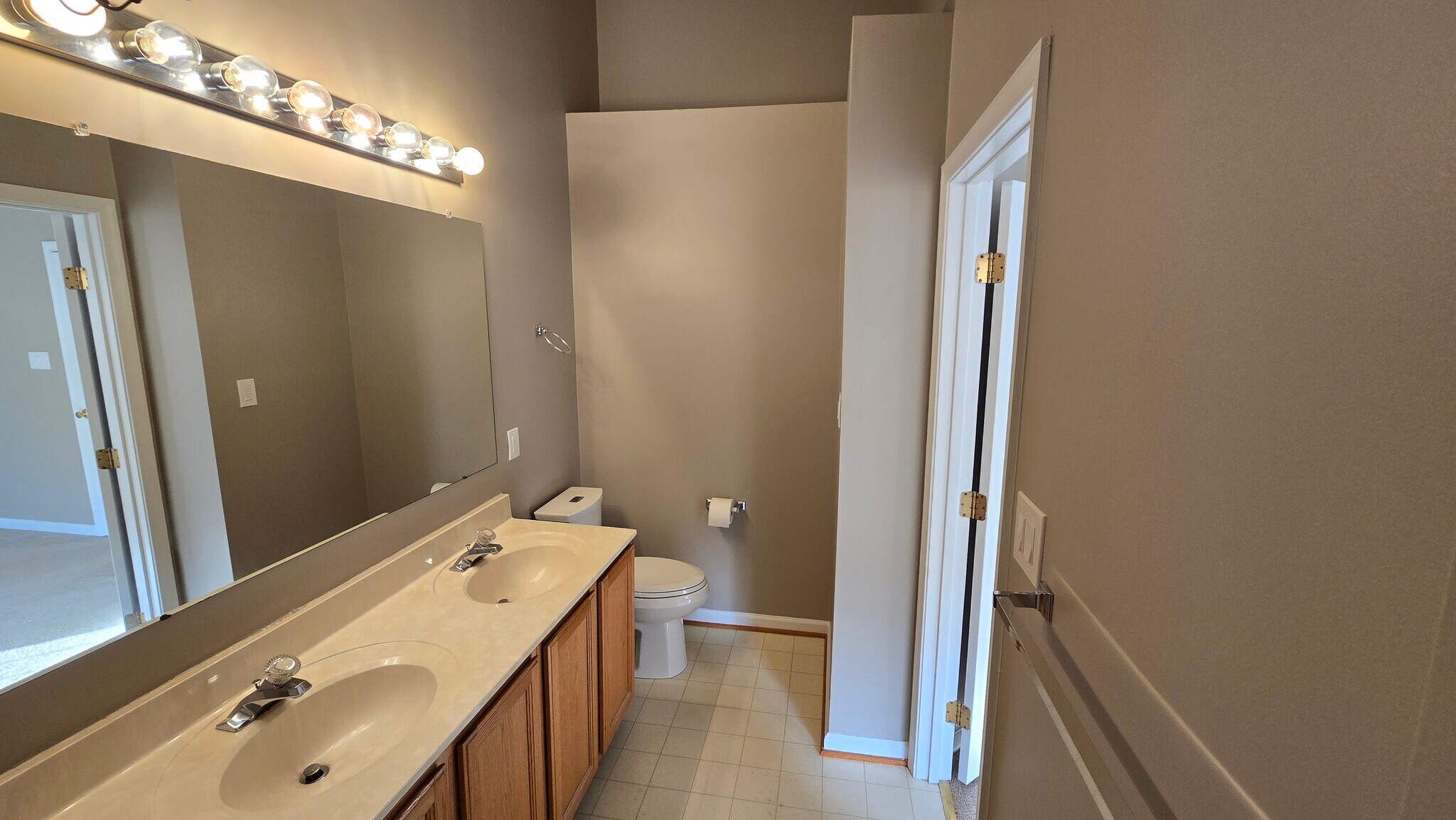 Master bath - 9443 Birchwood Ln
