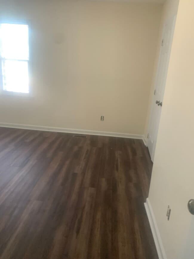 Building Photo - FREE RENT MARCH 2026-2 brm 2 bath Duplex, washer/dryer hook up, NEW COUNTERTOPS.  Pets negotiable