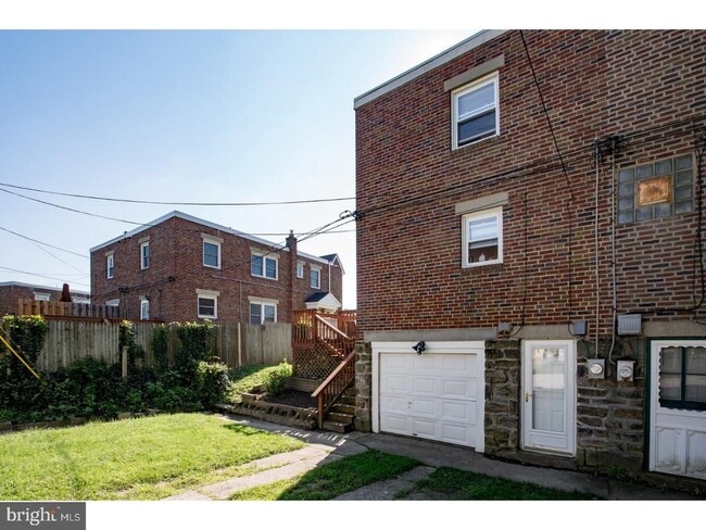 Building Photo - 534 Fountain St