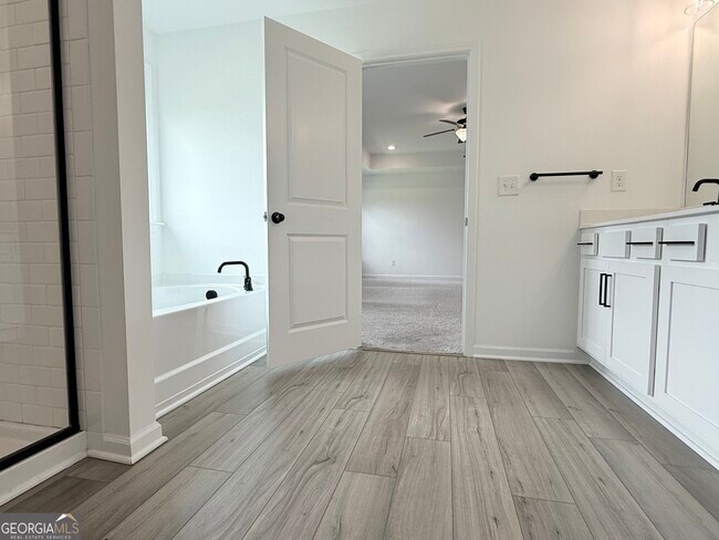 Building Photo - 207 Foxhill Dr