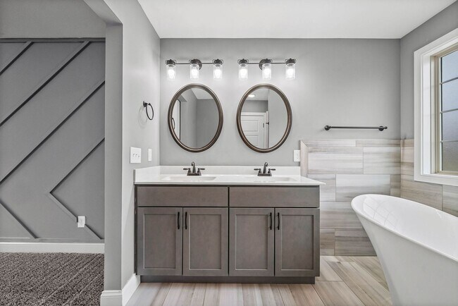 Building Photo - Pet Friendly Four Bedroom!