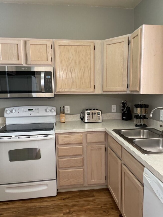 Building Photo - 4545 Wheaton Dr