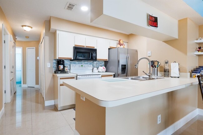 Building Photo - 5012 Laguna Bay Cir