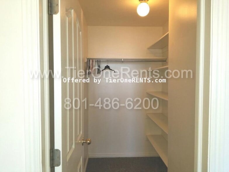 Building Photo - This property offers a no deposit option available for qualified renters!!