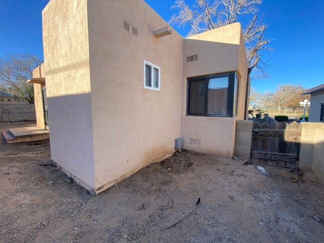 Building Photo - 1200 Stanford Dr NE