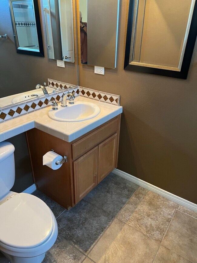 Building Photo - 59 Shoreline Dr