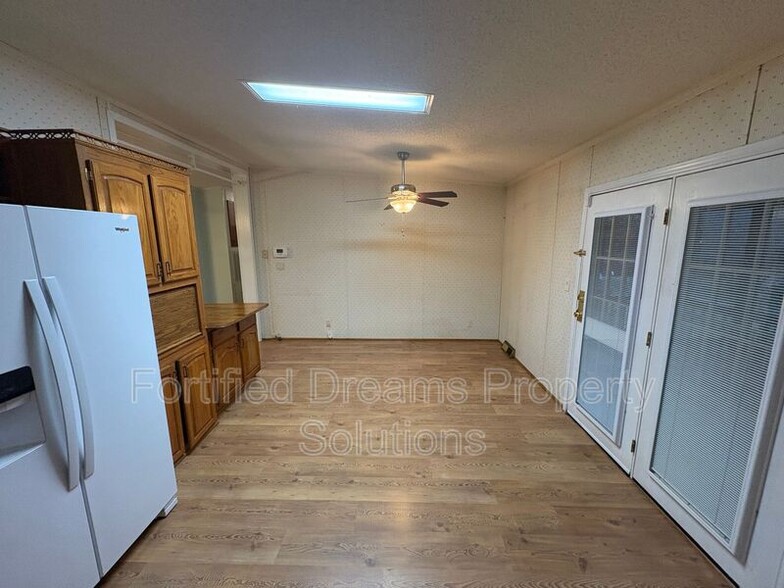 Building Photo - 1980 Bethania-Rural Hall Rd