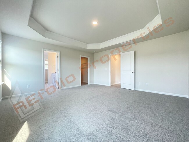 Building Photo - Beautiful 4 Bedroom 2.5 Bathroom Home w/ G...