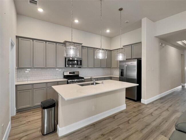 Building Photo - 21817 Enchanted Rock Dr N