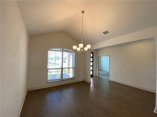 Building Photo - 16500 Aventura Ave