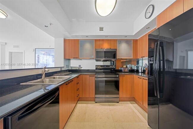 Building Photo - 16699 Collins Ave