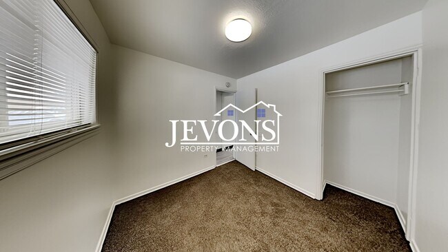 Building Photo - Spacious 3-Bedroom Home in Yakima with Fenced Yard & Driveway Parking