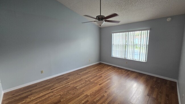 Building Photo - 2747 N Poinciana Blvd
