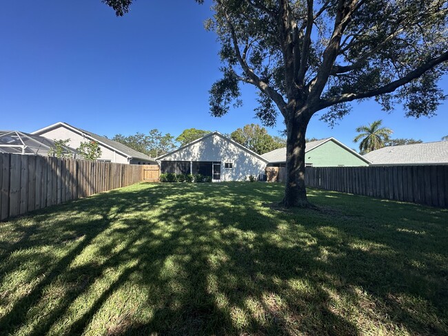 Building Photo - Fully Renovated 3 Bedroom Home on Quiet Cu...