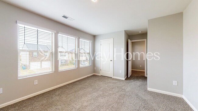 Building Photo - 2327 Burnett Ln