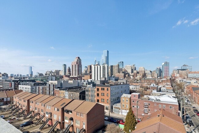 Building Photo - Newly Renovated Condo Center City
